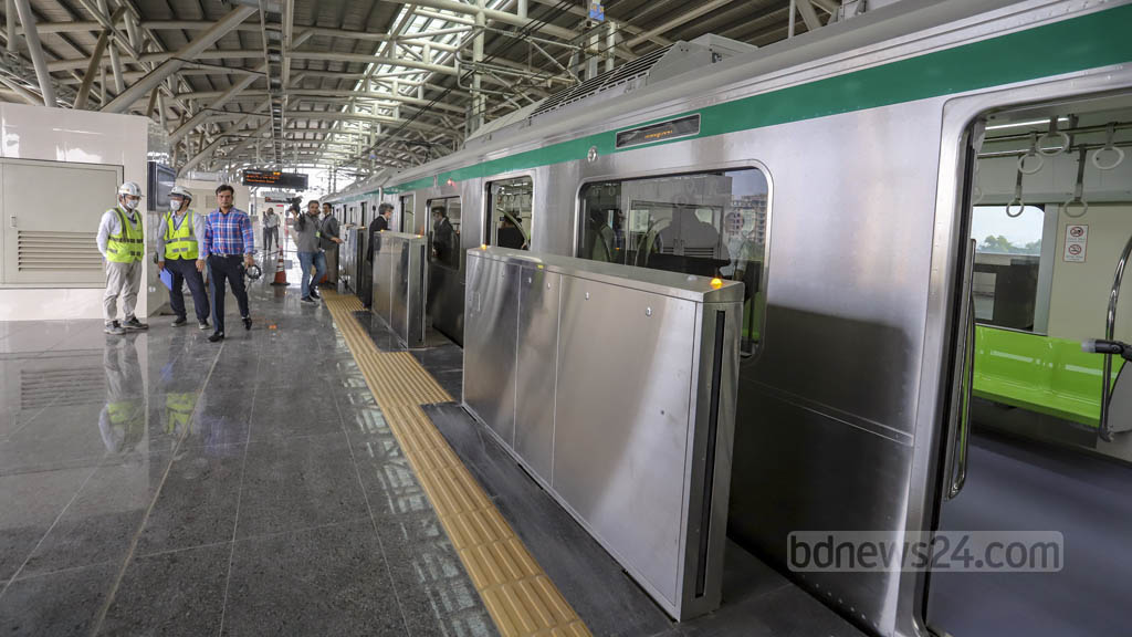 মেট্রোরেল স্টেশনে ঢুকলেই ১০০ টাকা