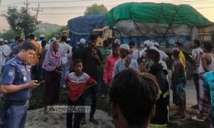 ময়মনসিংহে এক ট্রাকে আরেক ট্রাকের ধাক্কা, উল্টে নিহত ২