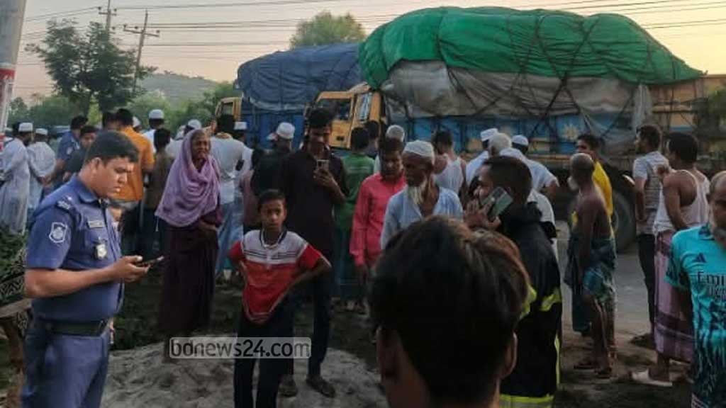 ময়মনসিংহে এক ট্রাকে আরেক ট্রাকের ধাক্কা, উল্টে নিহত ২