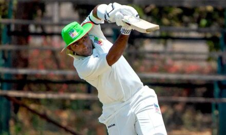 জিম্বাবুয়ের জার্সিতে অভিষেকের দুয়ারে ট্রিপল সেঞ্চুরির রেকর্ড গড়া নাকভি