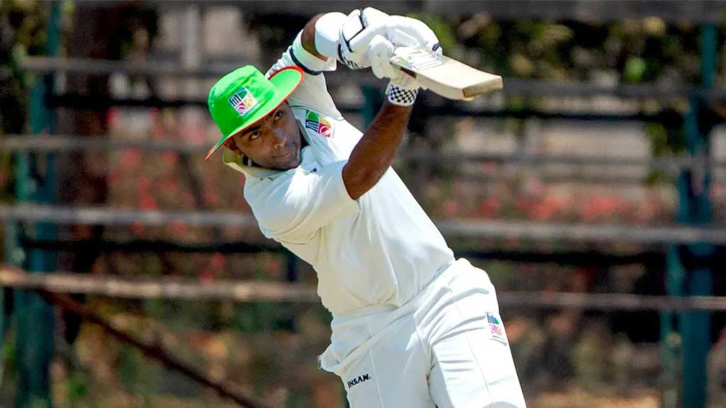 জিম্বাবুয়ের জার্সিতে অভিষেকের দুয়ারে ট্রিপল সেঞ্চুরির রেকর্ড গড়া নাকভি