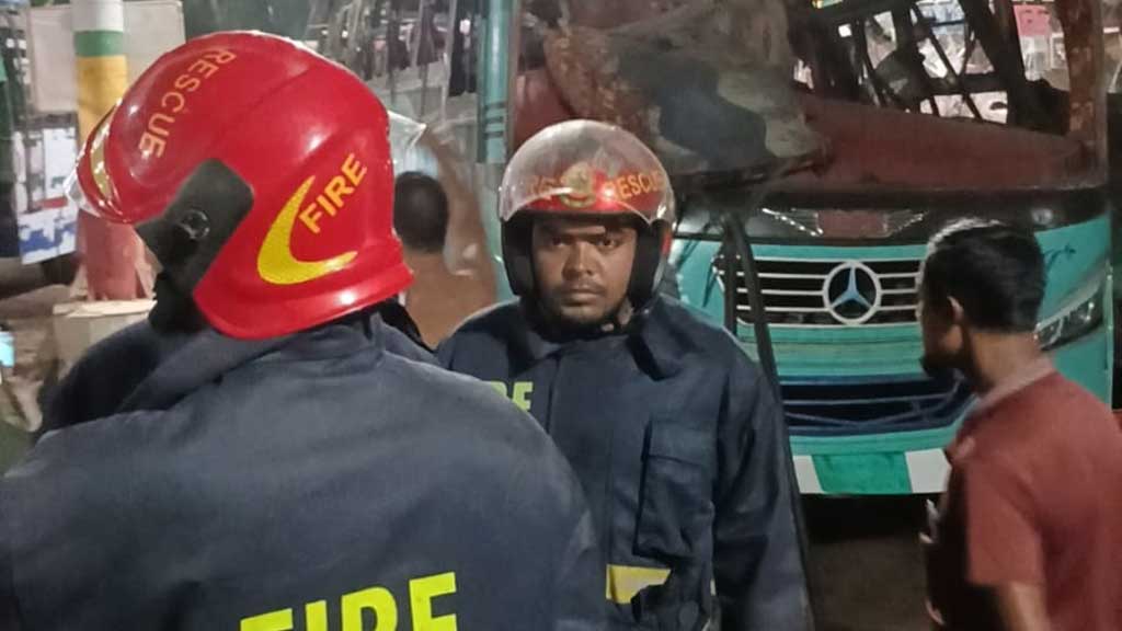 নোয়াখালীতে গ্যাস নেওয়ার সময় বাসের সিলিন্ডার বিস্ফোরণে আহত ৪