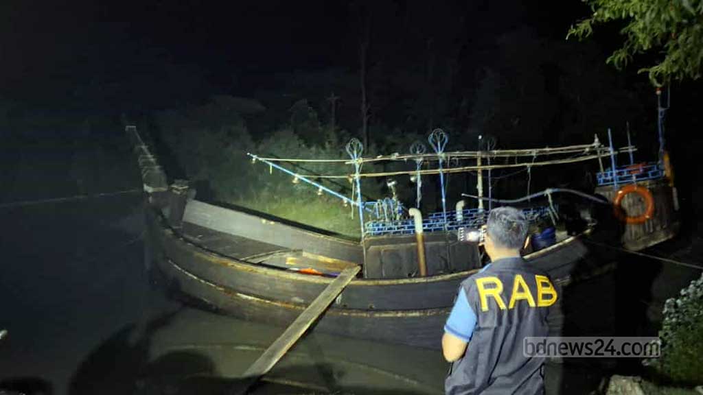 ‘মিয়ানমার পাচারকালে’ নোয়াখালীতে ৪০০ বস্তা ইউরিয়া সার জব্দ