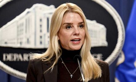 ‘ট্রাম্প প্রশাসনের চাপে’ ফেইসবুকে আইসিই গ্রুপ সরাল মেটা