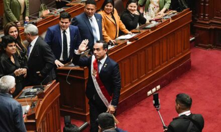 বলুয়ার্তে ক্ষমতাচ্যুত, হোসে হেরিকে প্রেসিডেন্ট বানাল পেরুর পার্লামেন্ট