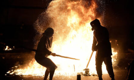 পেরুতে নতুন প্রেসিডেন্টের বিরুদ্ধেও তুমুল বিক্ষোভ, পুলিশের গুলিতে নিহত ১