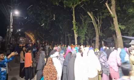 রাবি অধ্যাপকের ফেইসবুক পোস্ট নিয়ে বিক্ষোভ