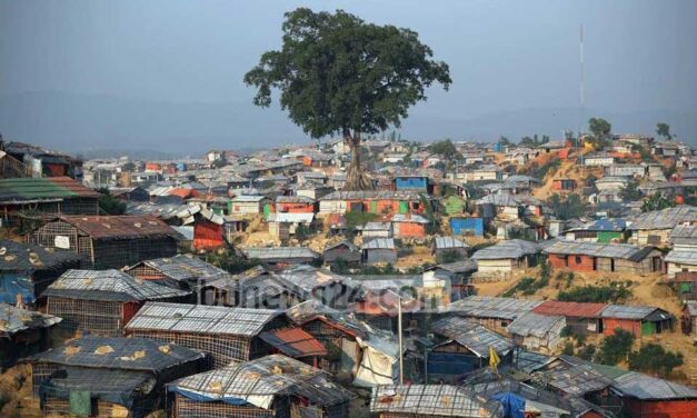 টেকনাফে ক্যাম্পের বাইরে আসা ১০৭ রোহিঙ্গাকে ফেরত পাঠাল বিজিবি