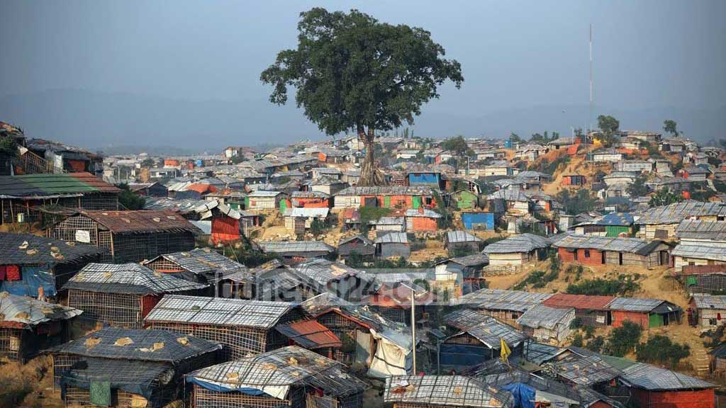 টেকনাফে ক্যাম্পের বাইরে আসা ১০৭ রোহিঙ্গাকে ফেরত পাঠাল বিজিবি