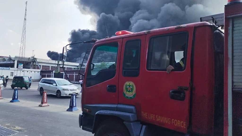 শাহজালালের কার্গো ভিলেজে আগুন, ফ্লাইট ওঠানামা বিপর্যস্ত