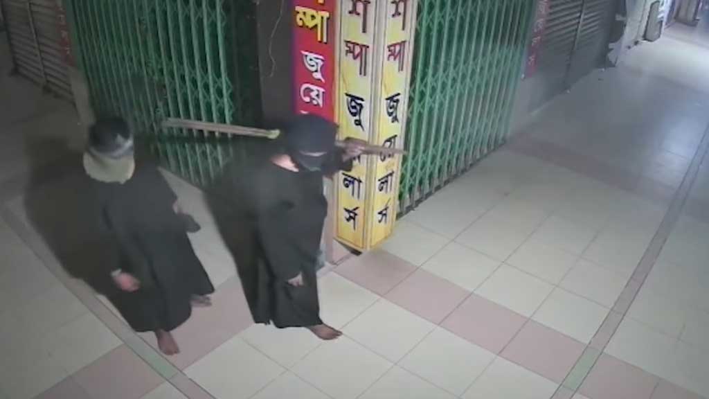 বোরকা পরে জুয়েলারি দোকানে চুরির ঘটনায় ৪ জন গ্রেপ্তার