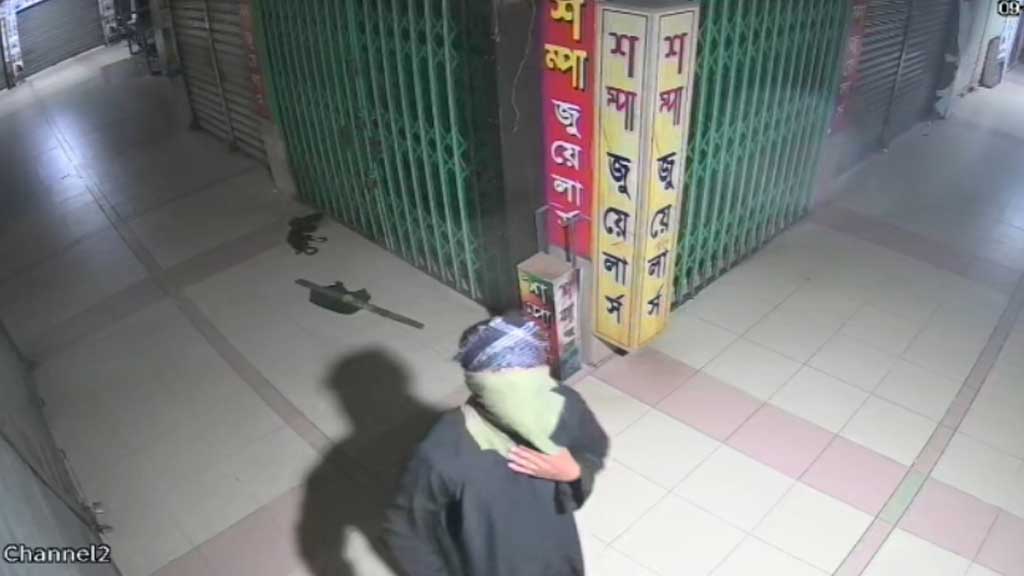 বোরকা পরে জুয়েলারি দোকানে হানা, ‘৫০০ ভরি’ স্বর্ণালংকার চুরি