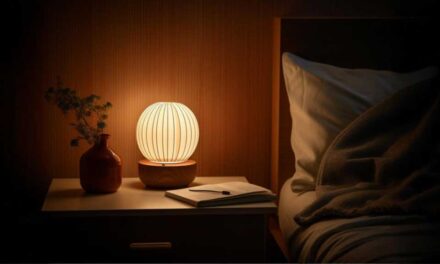 বিছানার পাশের টেবিলটি গোছানো থাকলেই ঘুম হবে গভীর