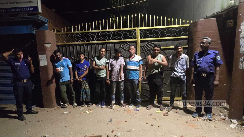 সিরাজগঞ্জে ফুটবল খেলা নিয়ে ২ এলাকাবাসীর সংঘর্ষ, আটক ৭