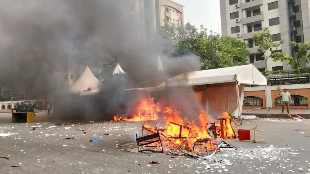 সংসদ এলাকা থেকে ‘জুলাই যোদ্ধাদের’ পিটিয়ে সরাল পুলিশ