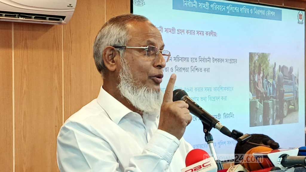 বিতর্কিত কেউ আগামী নির্বাচনী দায়িত্বে থাকবেন না: ইসি আনোয়ারুল