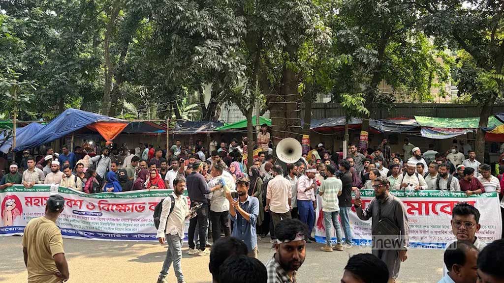 শিক্ষক নিয়োগ: টানা দ্বিতীয় দিনের মত রাজপথে প্রার্থীরা