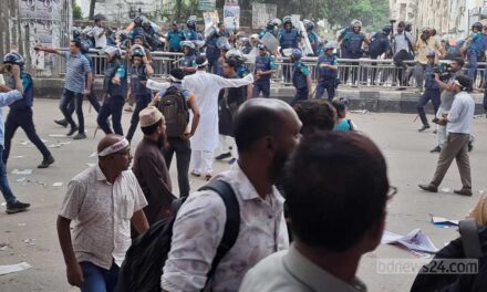 কাঁদুনে গ্যাস, সাউন্ড গ্রেনেড ছুড়ে এমপিওভুক্ত শিক্ষক-কর্মচারীদের ছত্রভঙ্গ