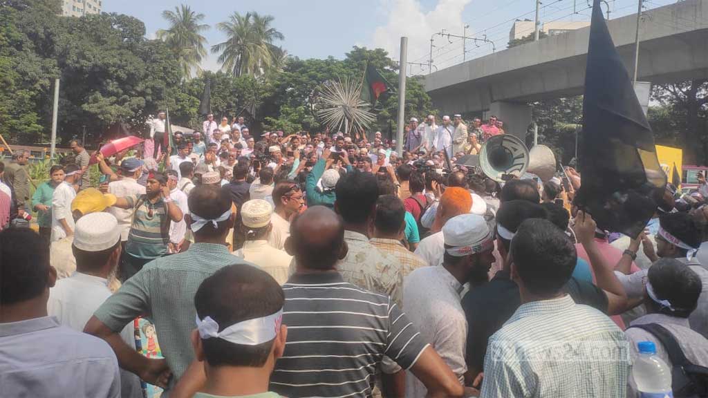 বিক্ষোভে এমপিওভুক্ত শিক্ষকরা, চলছে ‘আমরণ অনশন’ও