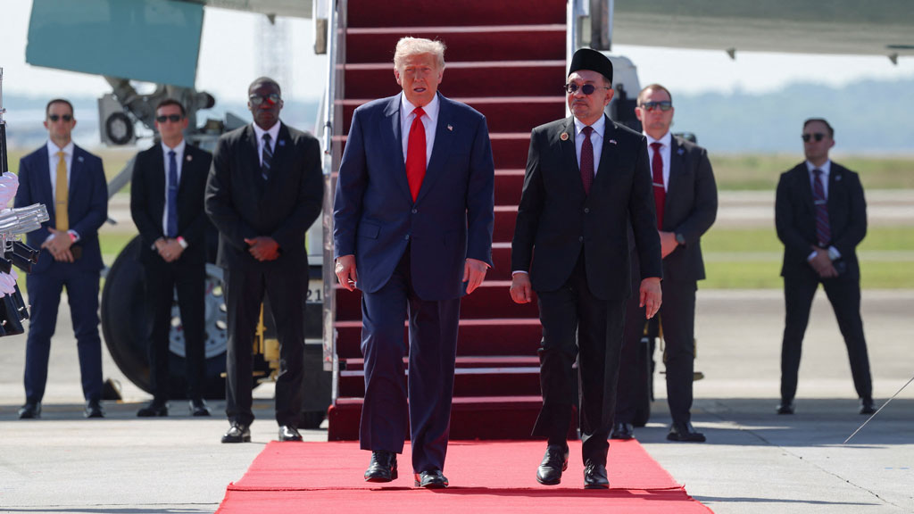 আসিয়ান সম্মেলনে যোগ দিতে মালয়েশিয়ায় ট্রাম্প