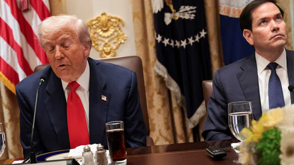 ভেনেজুয়েলার ‘মাদকবাহী সাবমেরিনে’ হামলা যুক্তরাষ্ট্রের, জীবিত দুইজনকে আটকের খবর