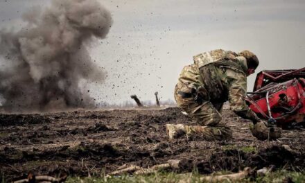 রাশিয়া-ইউক্রেইন বিরোধ: ট্রাম্পের বুদ্ধিতে যুদ্ধ থামলে কার ঝুলিতে কী জুটবে?