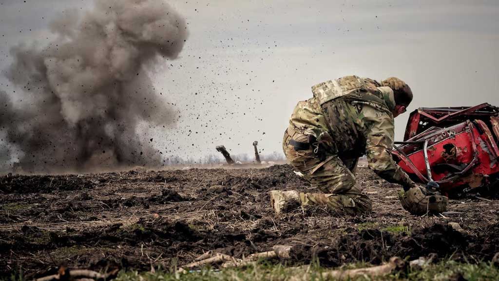 রাশিয়া-ইউক্রেইন বিরোধ: ট্রাম্পের বুদ্ধিতে যুদ্ধ থামলে কার ঝুলিতে কী জুটবে?