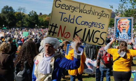 যুক্তরাষ্ট্রজুড়ে ট্রাম্পবিরোধী ‘নো কিংস’ বিক্ষোভে মানুষের ঢল