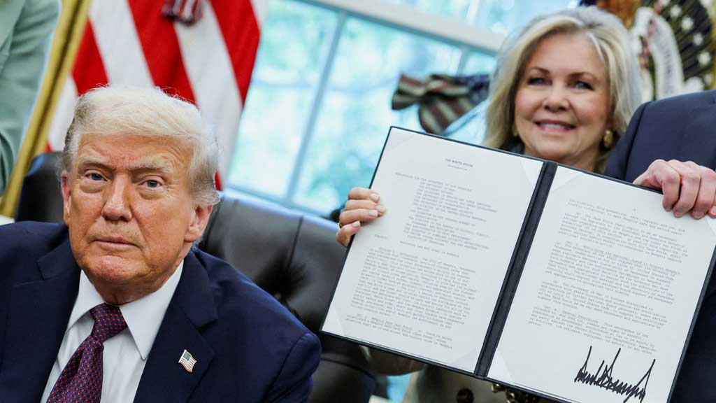 ক্যাপিটলে দাঙ্গার তদন্তে টেলিকম ফার্মগুলোর ভূমিকা জানতে চান মার্কিন সেনেটর